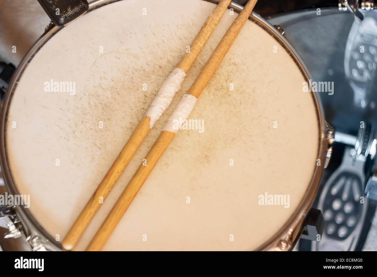 Drumsticks and drum hires stock photography and images Alamy