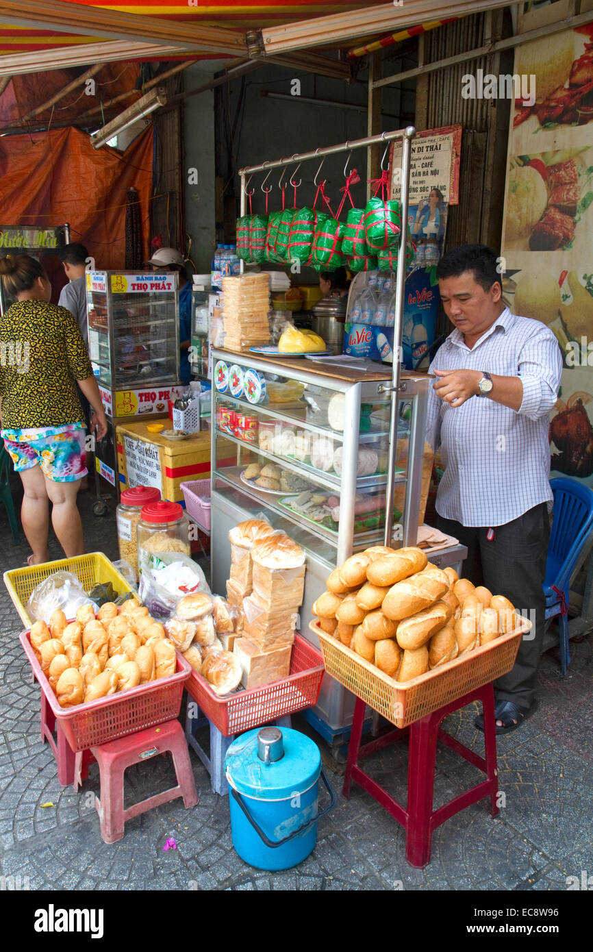 Vietnamese food vendor in Ho Chi Minh City, Vietnam. Stock Photo