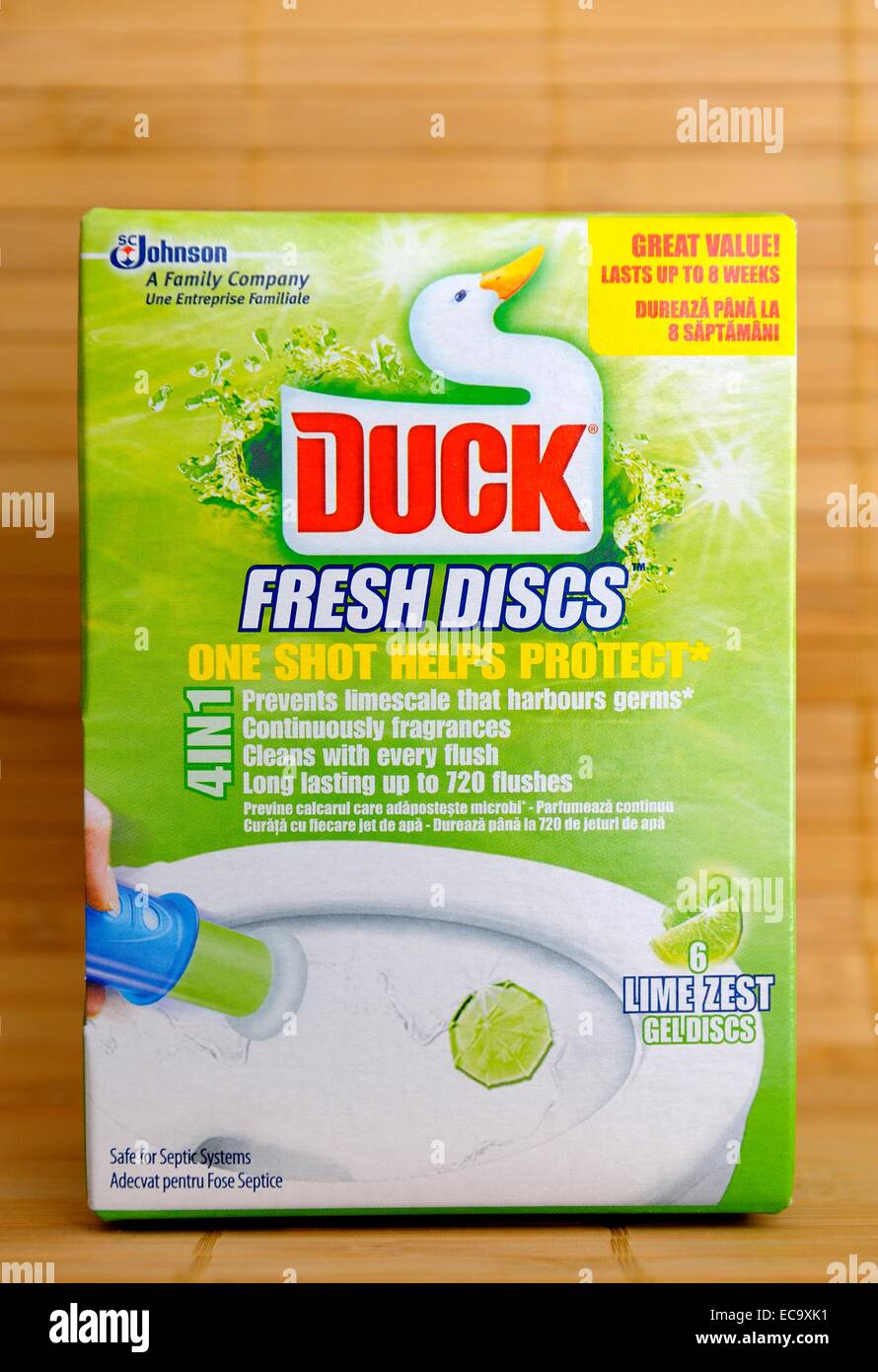 https://c8.alamy.com/comp/EC9XK1/duck-fresh-toilet-discs-lime-zest-retail-pack-EC9XK1.jpg