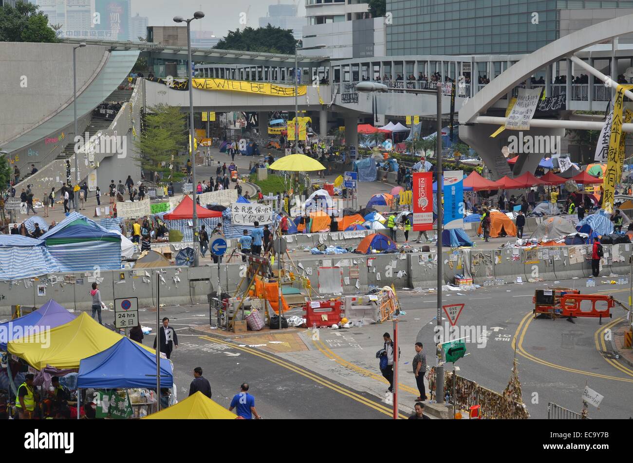 Hong Kong, China. 11th December, 2014. After 74 days of the Occupy Hong Kong protest, visitors make a final trip to the Admiralty site before police enacted a court injunction to remove protesters and their encampment from Connaught Road Central. The authorities had warned protesters to leave in advance of the clearance, but a few pro-democracy demonstrators remained, leading to a handful of arrests. Credit:  Stefan Irvine/Alamy Live News Stock Photo