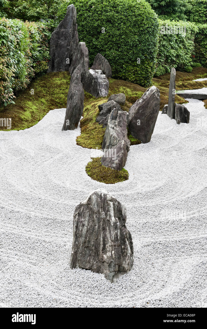 Zuiho-in zen temple, Daitoku-ji, Kyoto, Japan. Carefully situated rocks and raked gravel in the South Garden Stock Photo
