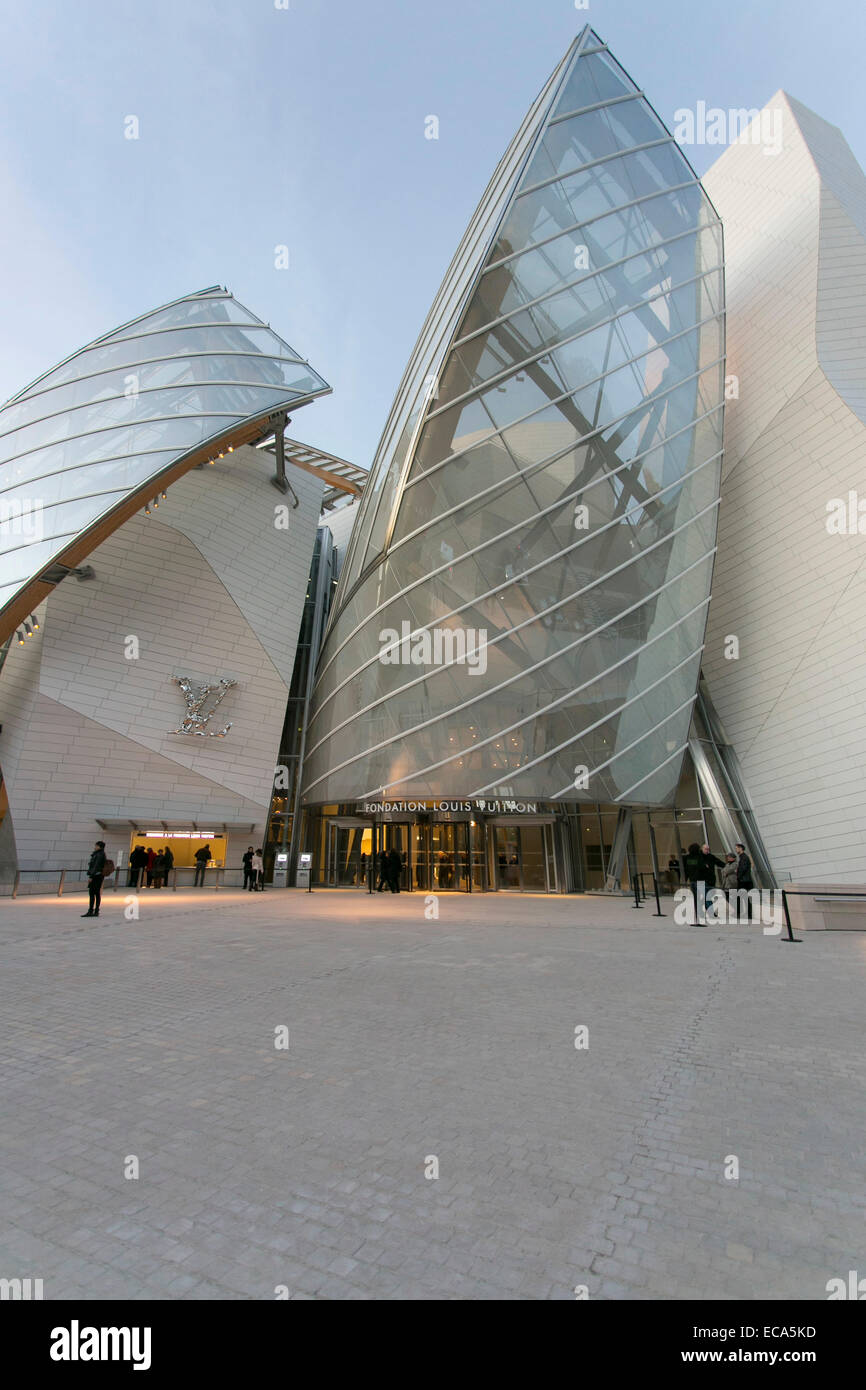 Fondation Louis Vuitton, Museum, Bois de Bologne, Ile de France, France,  Paris Stock Photo - Alamy