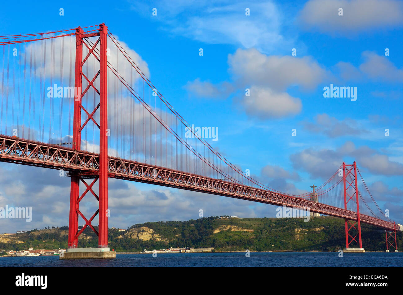 25 de abril bridges hi-res stock photography and images - Alamy
