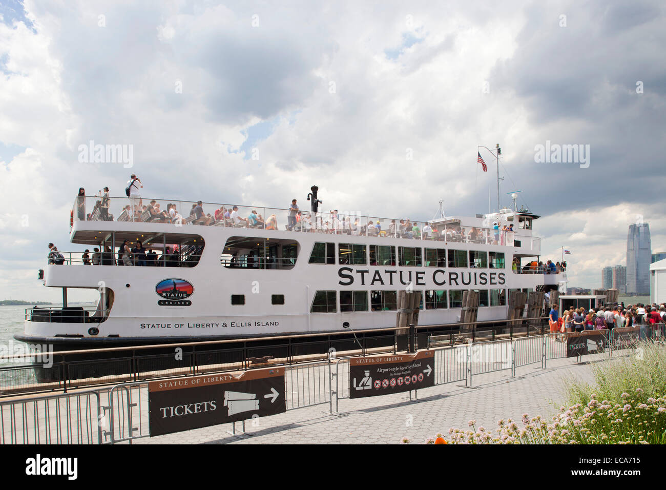 tourist ferry to statue of liberty, battery park, financial district