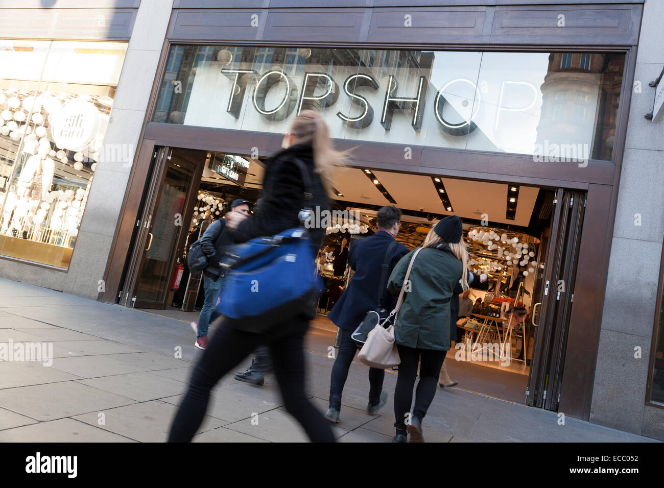 Shopfront oxford street hires stock photography and images Alamy
