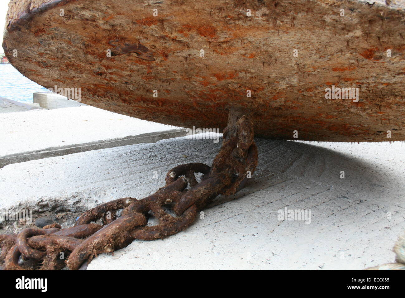 Rusted anchor hi-res stock photography and images - Alamy
