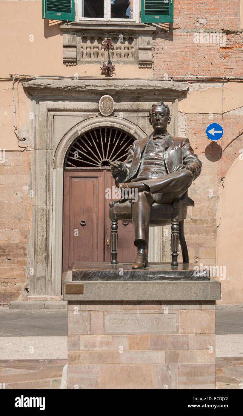 Bronze statue of Giacomo Puccini in his birth town Lucca, Tuscany, Italy Stock Photo
