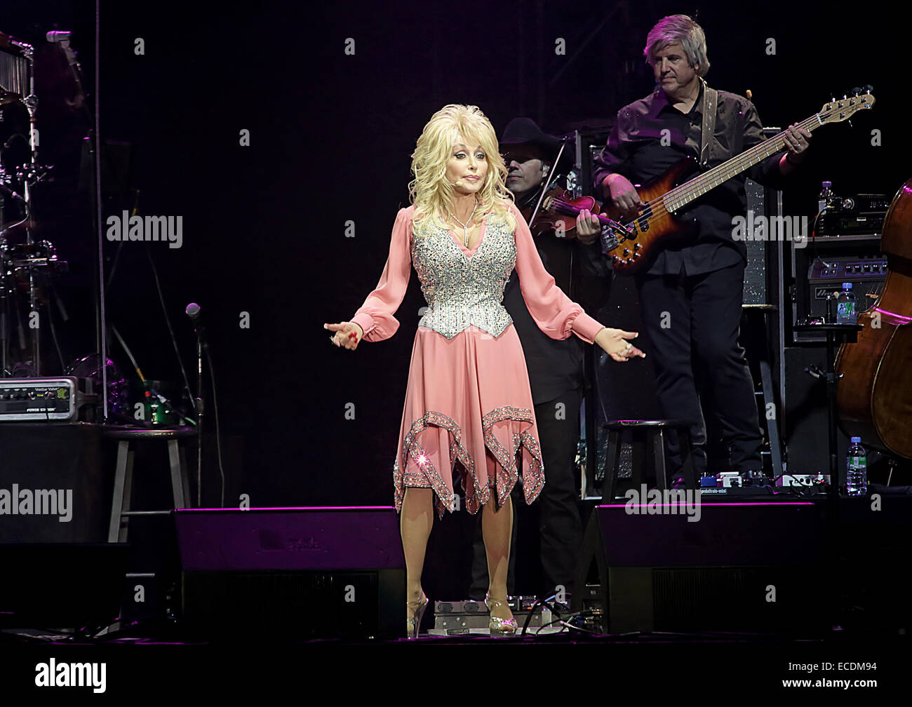 Dolly Parton performing live on stage on the first night of her UK tour at Liverpool Echo Arena  Featuring: Dolly Parton Where: Liverpool, United Kingdom When: 08 Jun 2014 Stock Photo