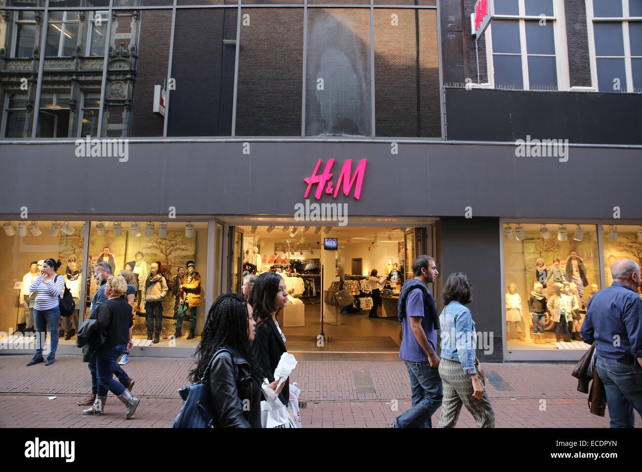 h&m clothing store netherlands holland amsterdam Stock Photo - Alamy