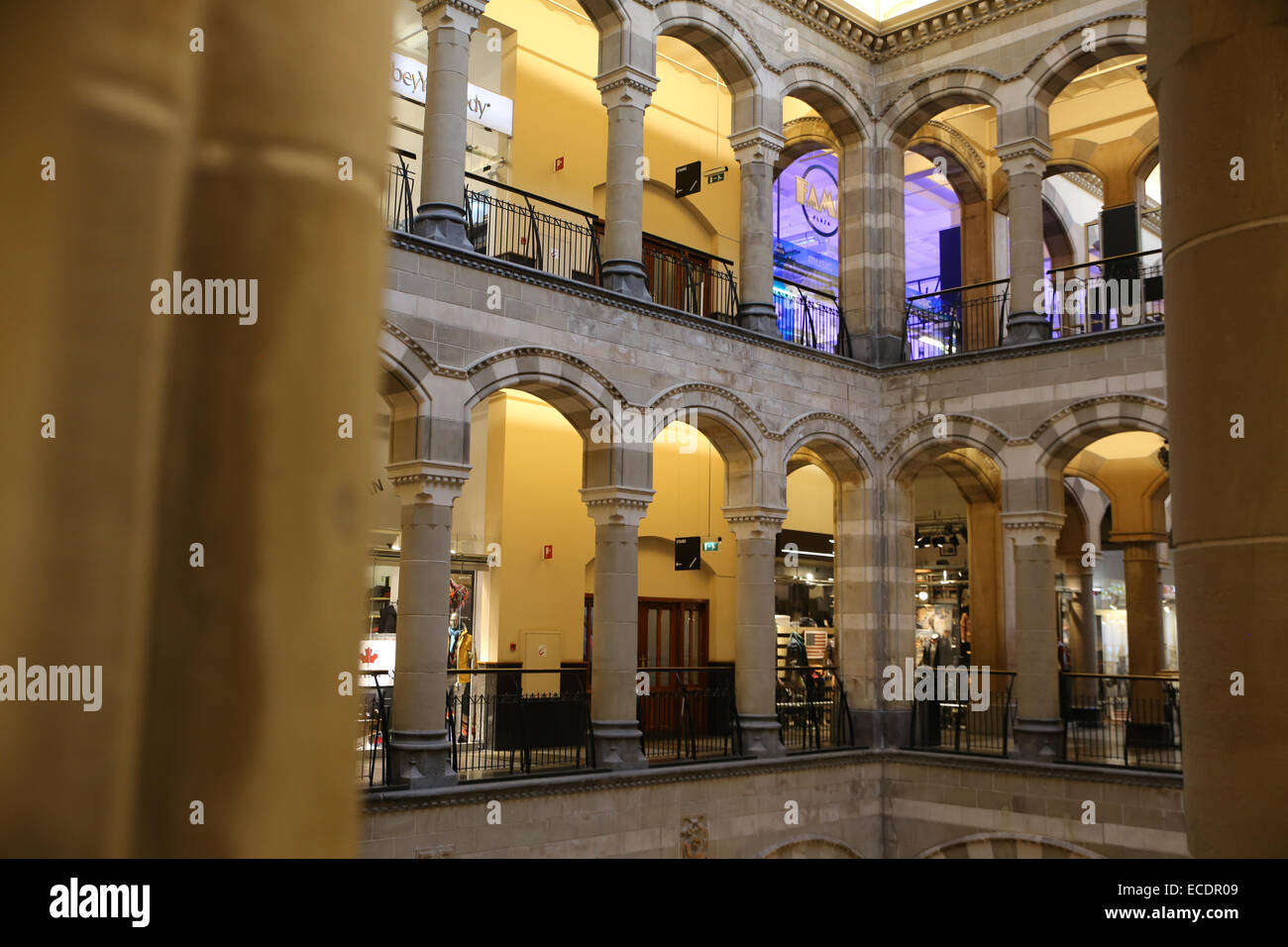amsterdam shopping center magna plaza