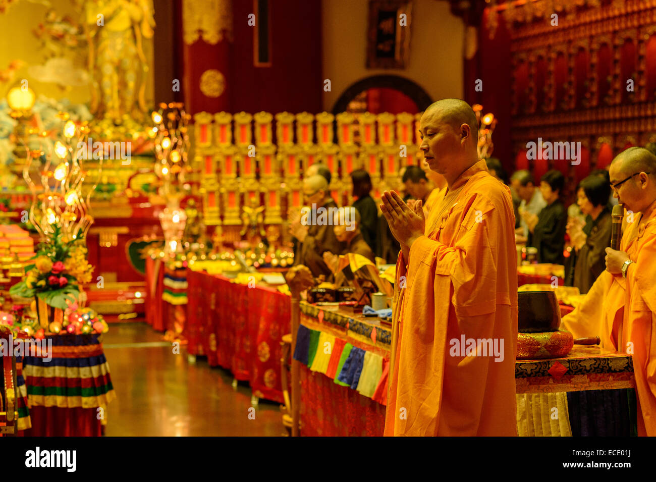 Ceremony at Buddha Tooth Relic Temple Stock Photo Alamy