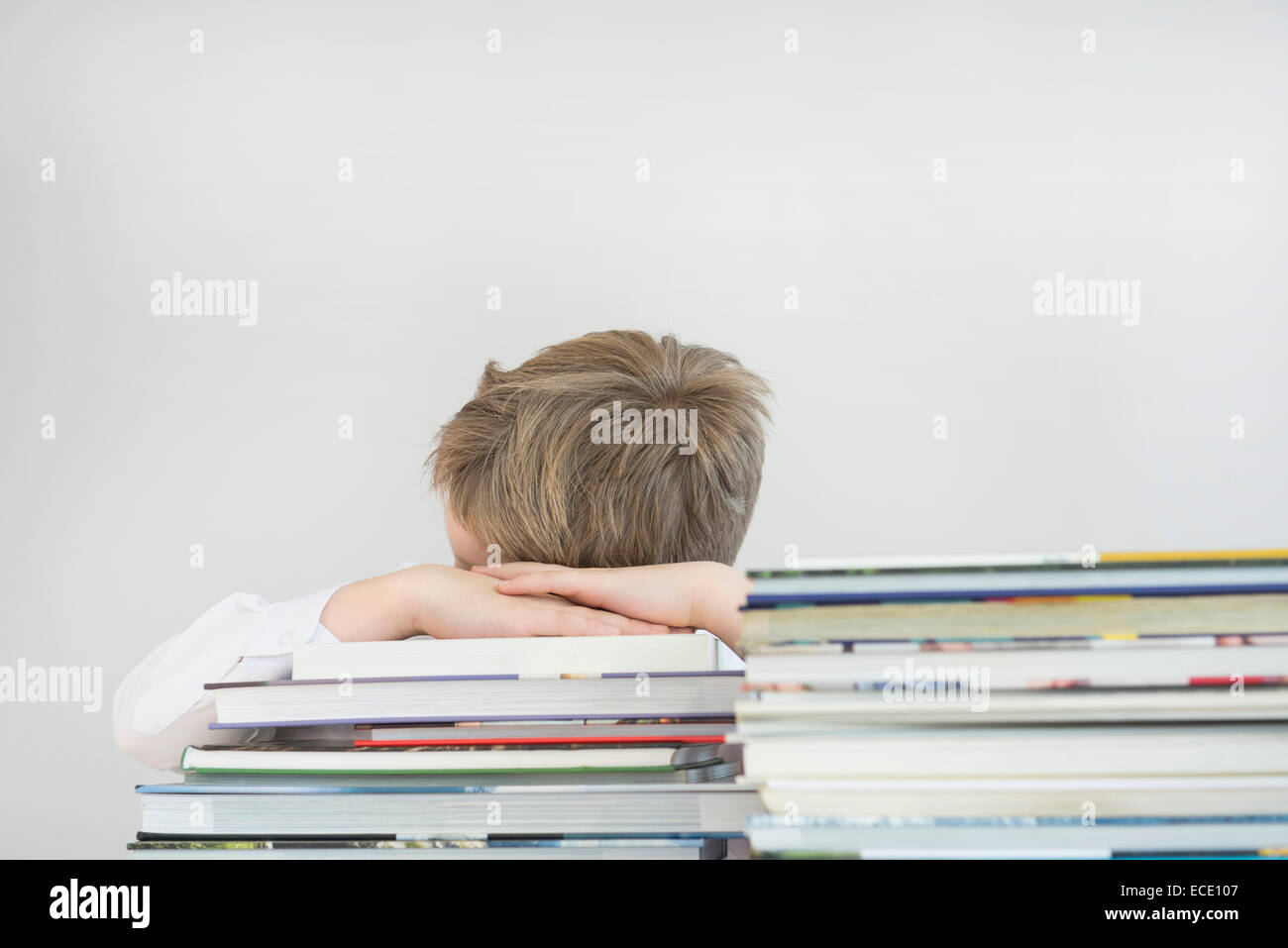 Boy sleeping on stack of books, close up Stock Photo - Alamy