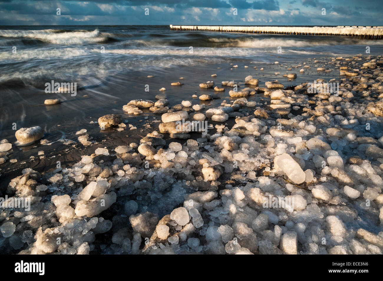 Ice floes on the beach, snow-covered groynes, icicles, Baltic Sea, Zingst, Fischland-Darß-Zingst, Mecklenburg-Western Pomerania Stock Photo