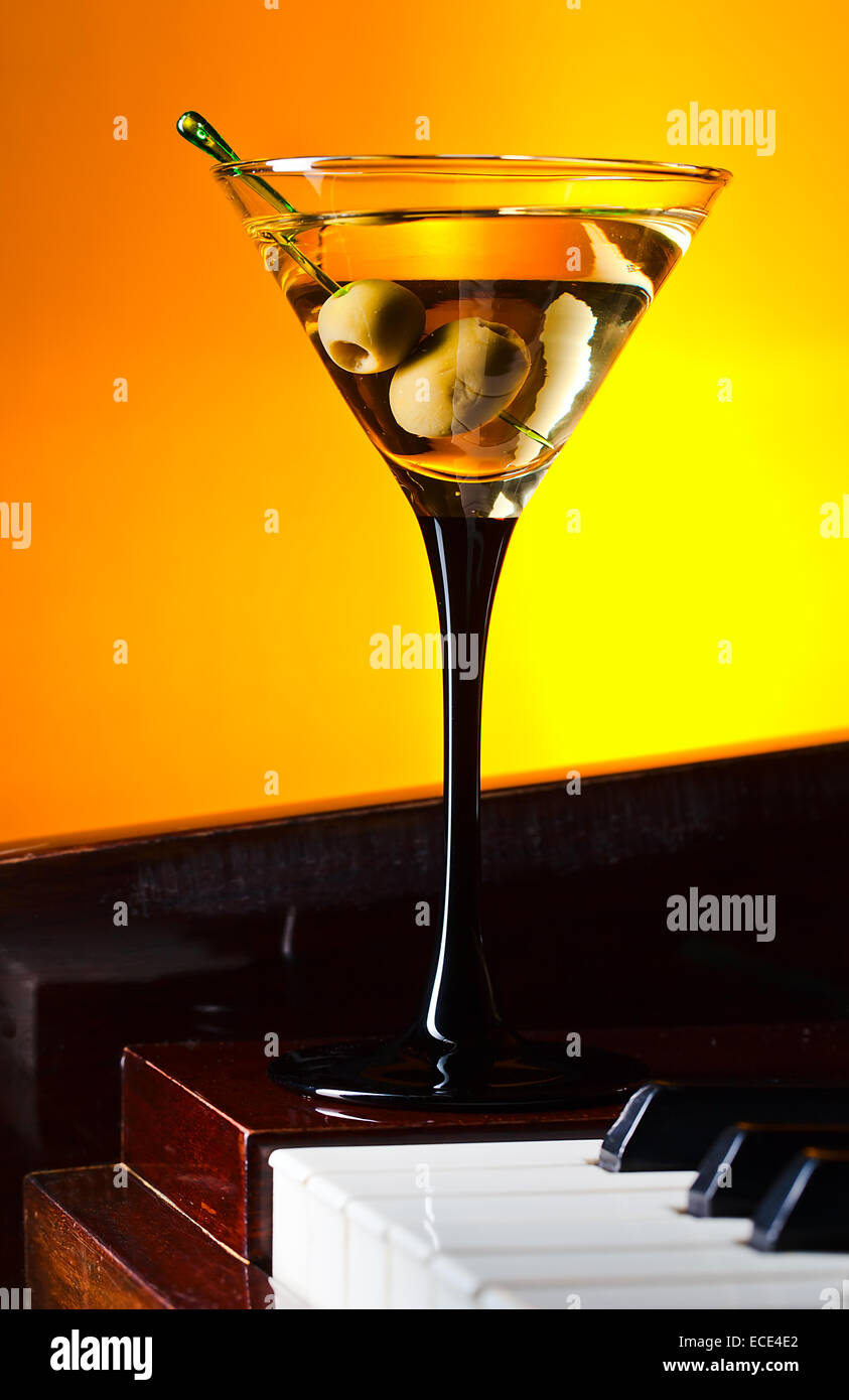 https://c8.alamy.com/comp/ECE4E2/glass-with-martini-on-a-old-piano-ECE4E2.jpg