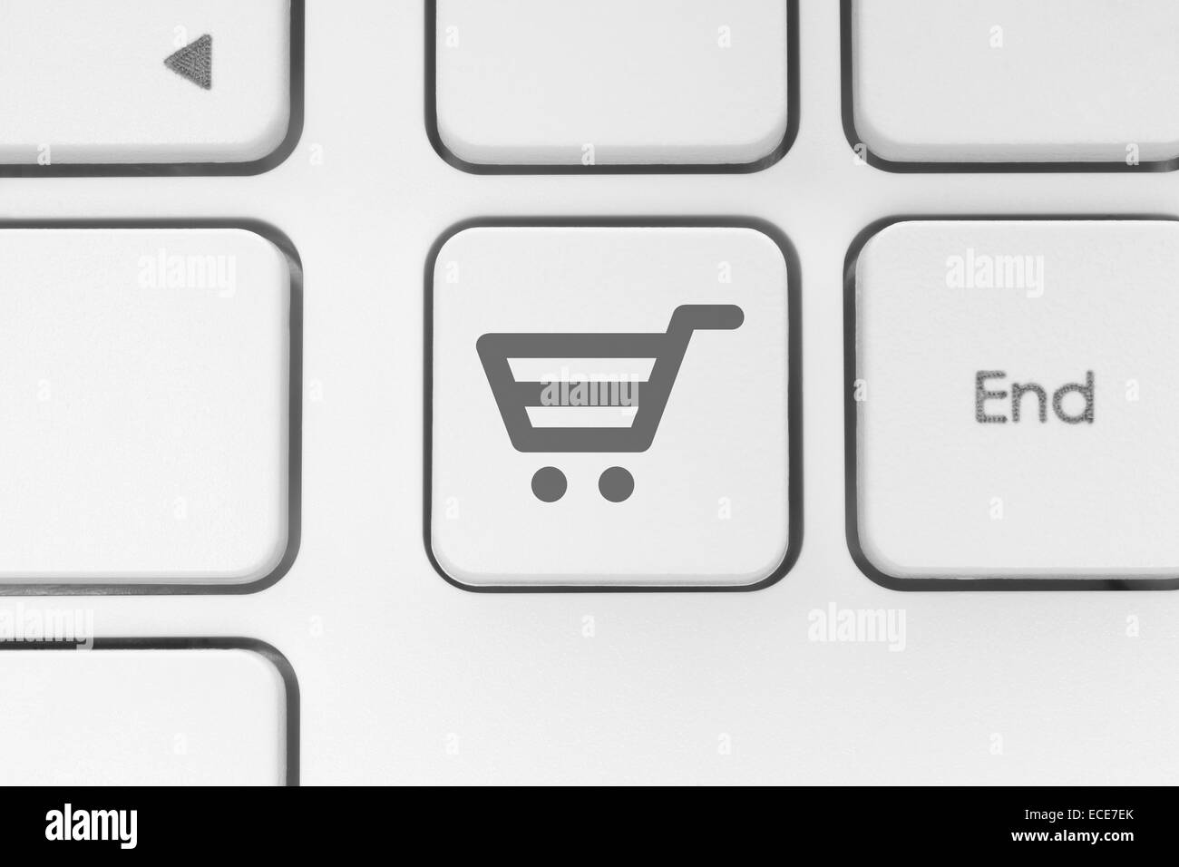 Shopping cart icon hires stock photography and images Alamy