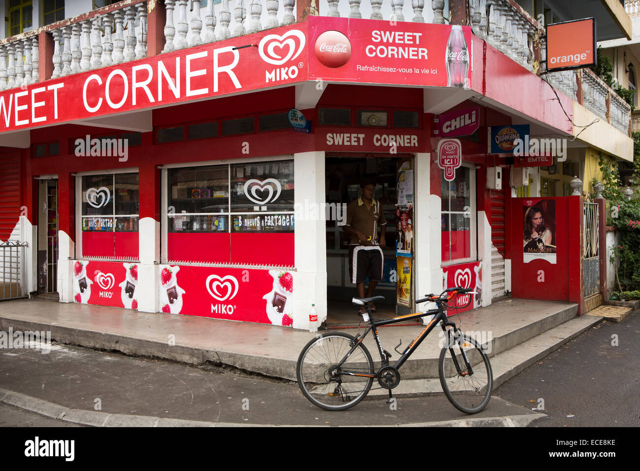 Mauritius, Mahebourg, bicycle outside Sweet Corner shop Stock Photo