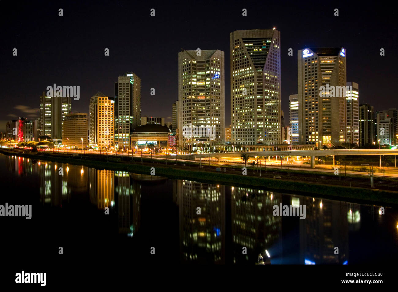 Brazil, Sao Paulo State, Sao Paulo, Itaim Bibi Financial District, View of city and river at night Stock Photo