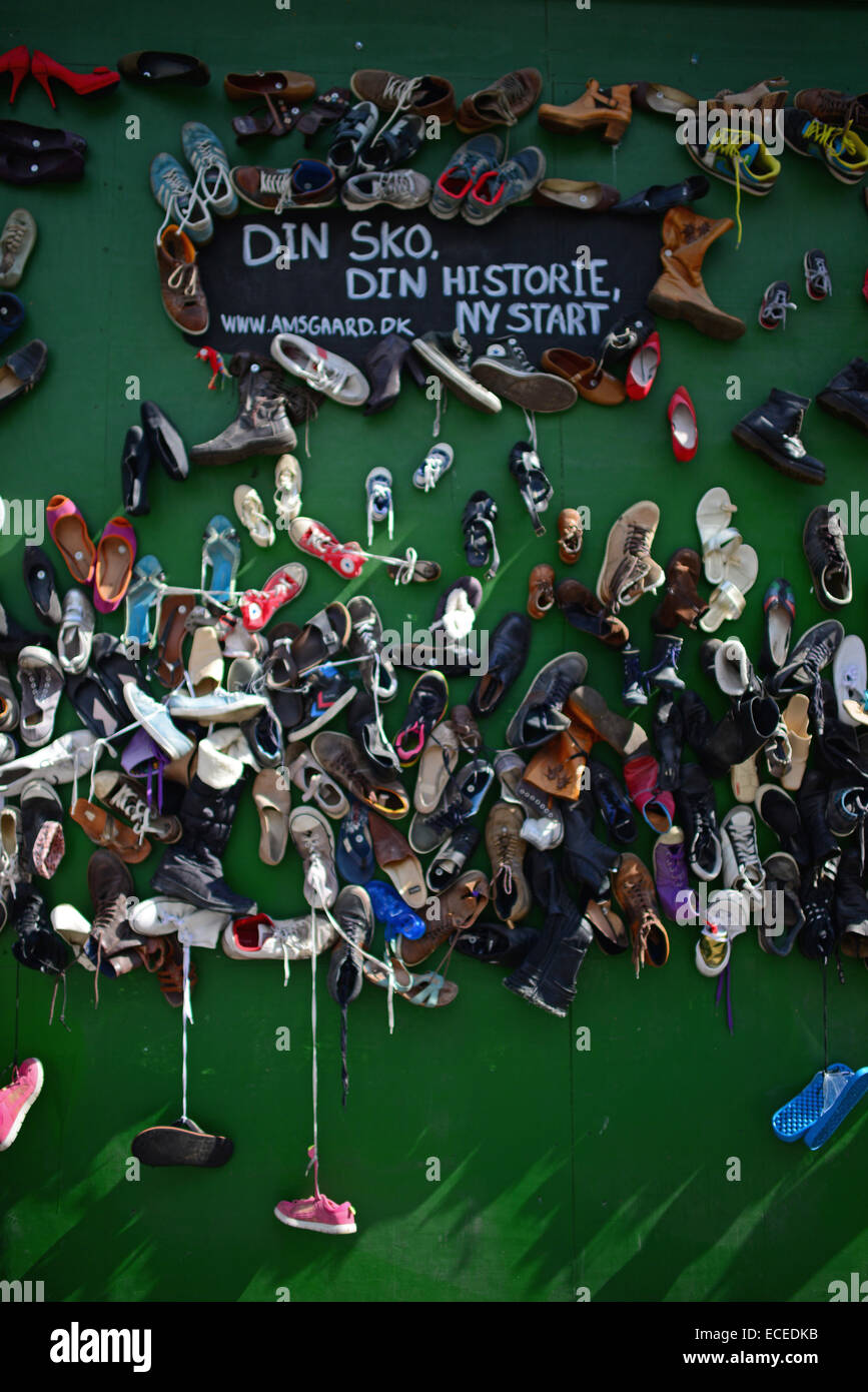 Din sko, din historie, ny start" by artist Amsgaard, Copenhagen, Denmark Stock Photo - Alamy