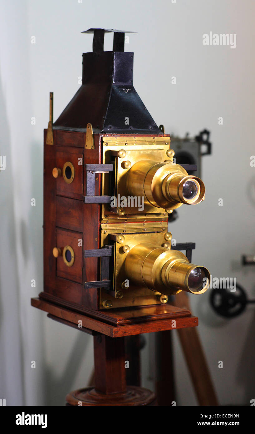 Mumbai, India. 14th Nov, 2014. The Antique Film Camera known as 'The Magic  Lantern.' Antique Film Cameras & Old Films have been restored by Shivendra  Singh Dungarpur at his Film Heritage Foundation. ©