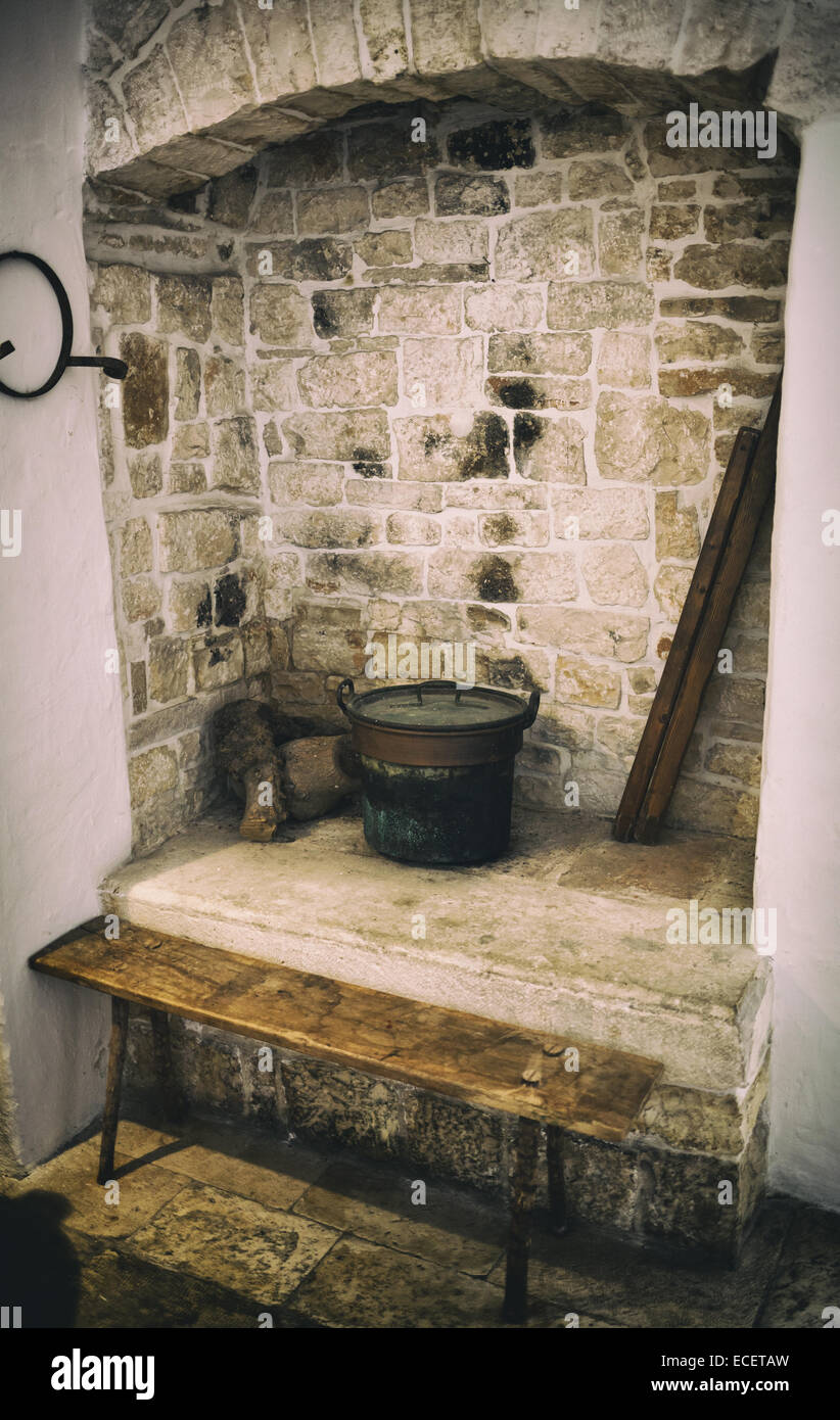 Old farmhouse fireplace hi-res stock photography and images - Alamy