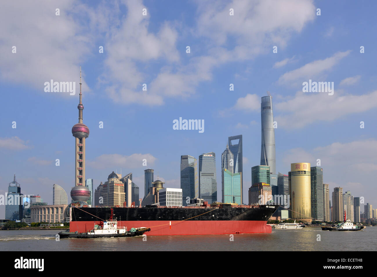 Shanghai riverbank hi-res stock photography and images - Alamy
