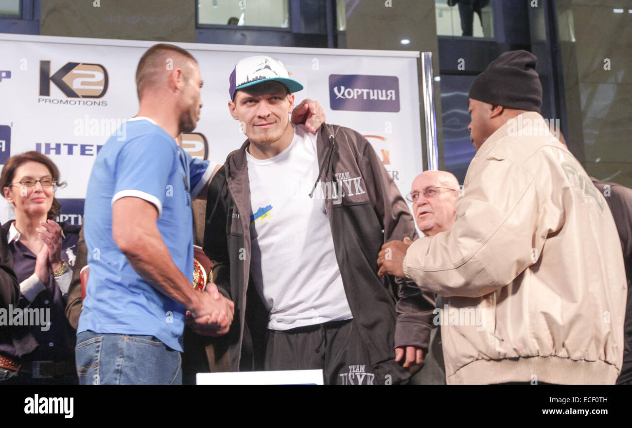 World heavyweight boxing champion, Olympic champion Oleksandr Usyk(R) and Danie  Venter (L) at the official weigh-in ahead the fight. © Sergii  Kharchenko/Pacific Press/Alamy Live News Stock Photo - Alamy