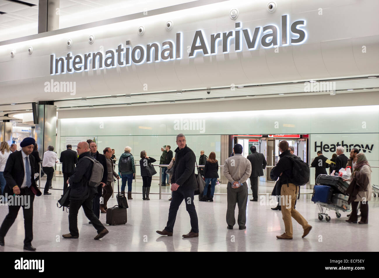 London, UK, 12 December 2014.  A software glitch at the UK's air traffic control centre temporarily halts air traffic over UK airspace resulting in delays and cancelled flights for many at Heathrow airport.  Pictured : Terminal 2 arrivals.  Credit:  Stephen Chung/Alamy Live News Stock Photo