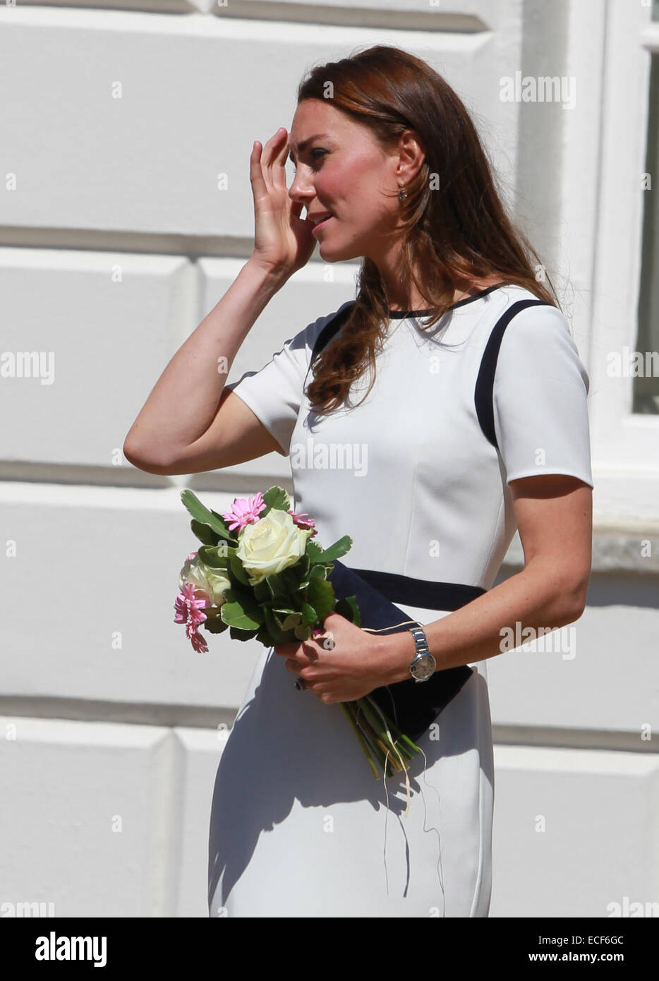 The Duchess of Cambridge meets supporters of the bid to launch a(00)
