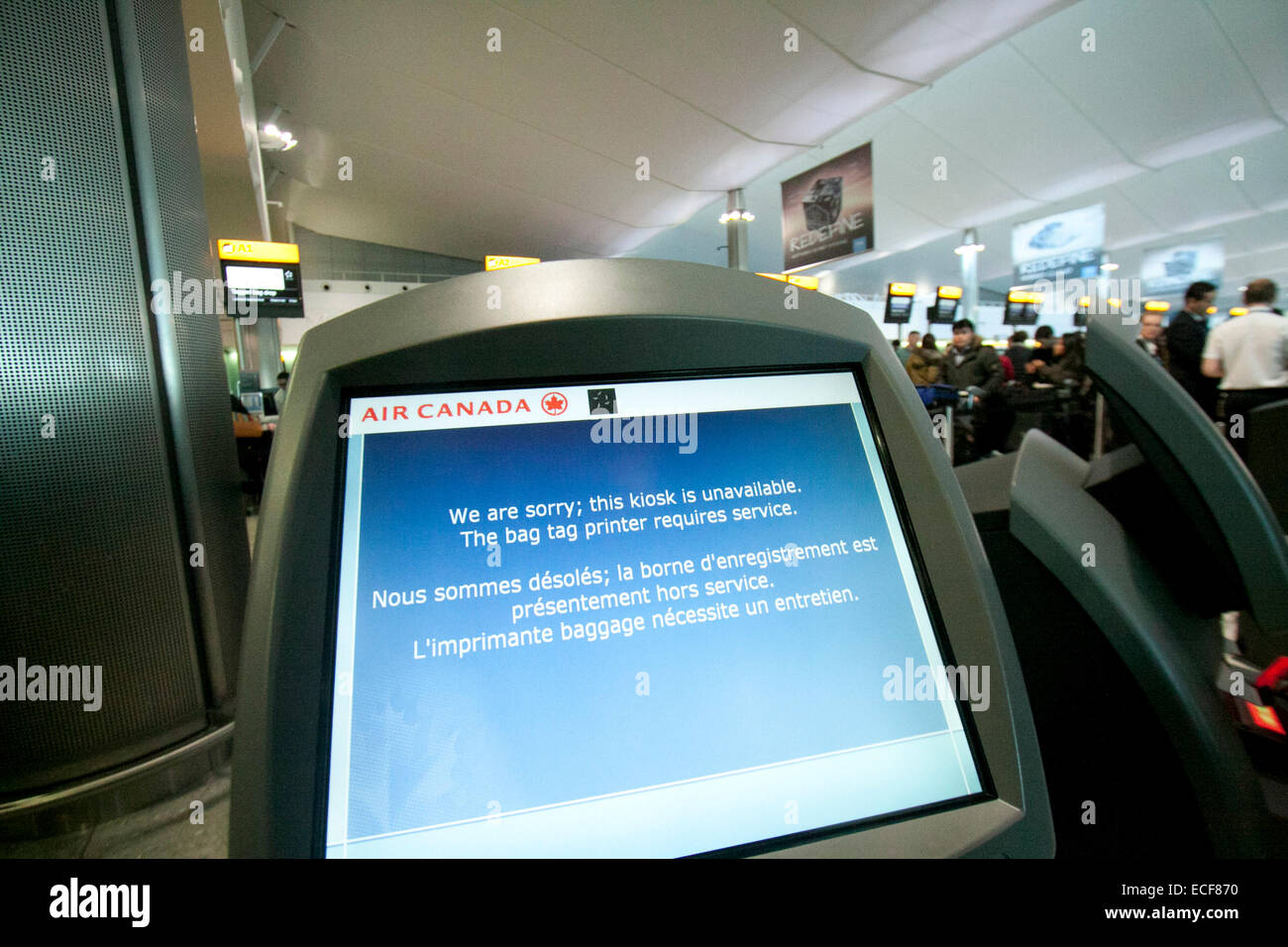 Heathrow London, UK. 13th December 2014. Passengers face delays and flight disruption after a technical fault and computer failure at the (NATS) National Air Traffic Services in Swanwick Hampshire Credit:  amer ghazzal/Alamy Live News Stock Photo