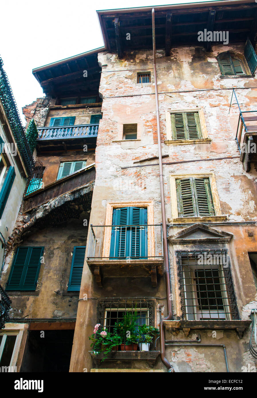 old houses in the center of Verona Stock Photo - Alamy