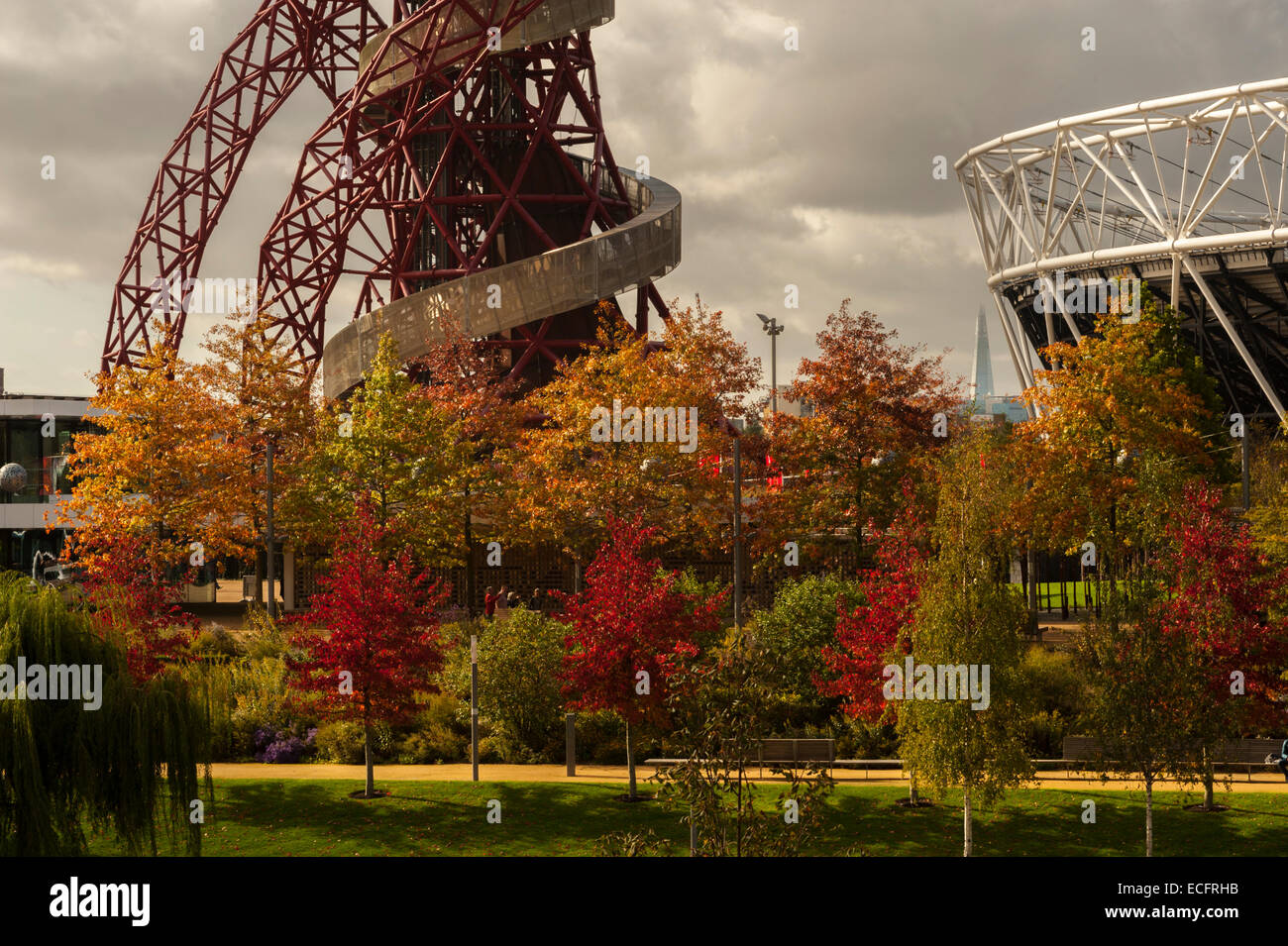 The shard seen between the olympic Stadium and the AcelorMittal Orbit Stock Photo