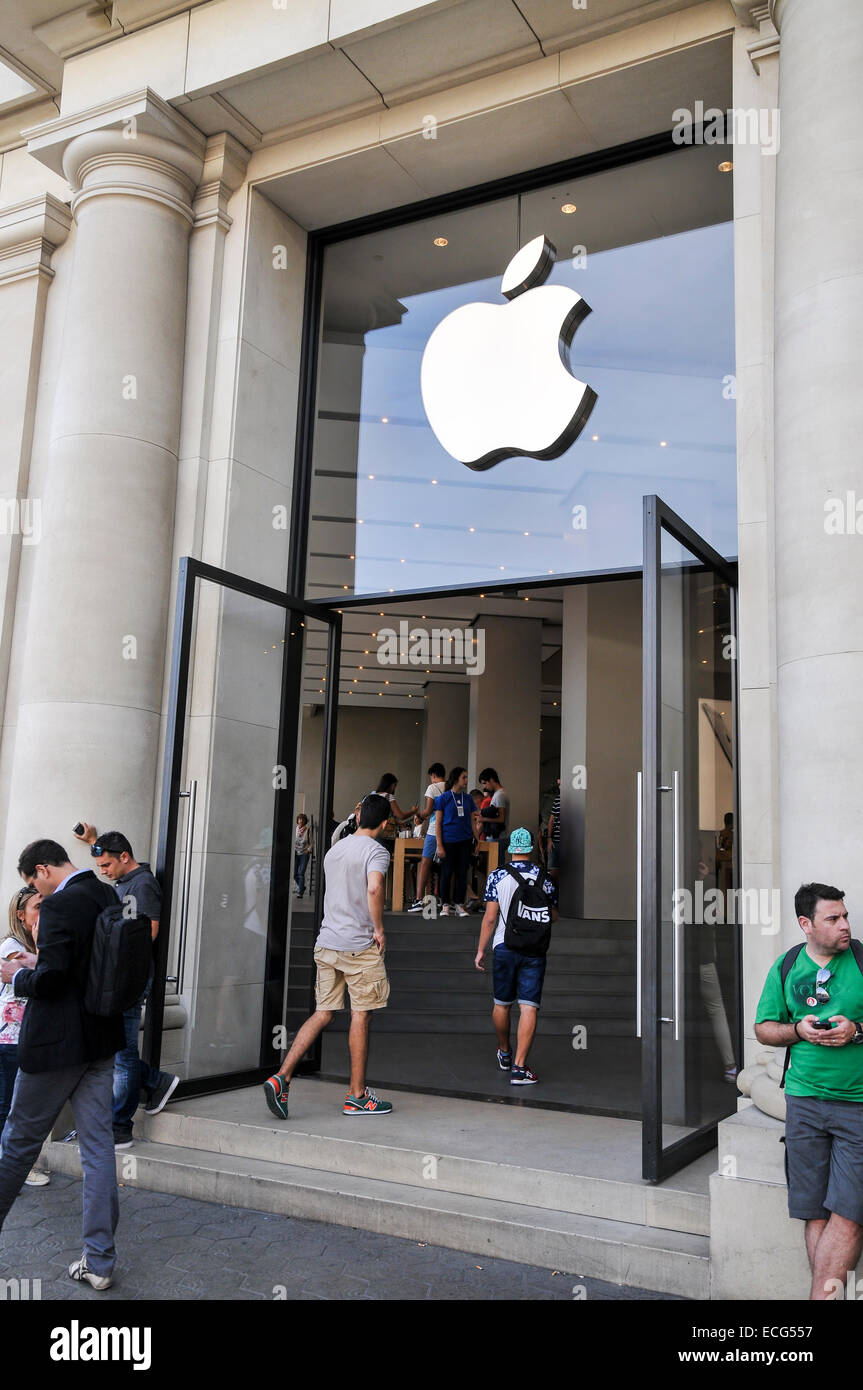 Apple store barcelona hires stock photography and images Alamy