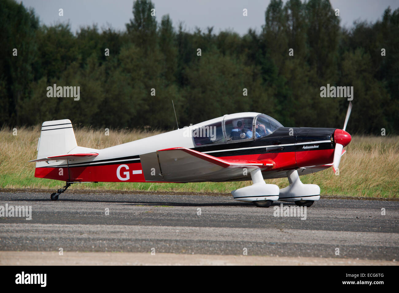 Jodel CEA DR1050 Ambassadeur G-IOSO taxiing to parking are at Sturgate Airfield Stock Photo