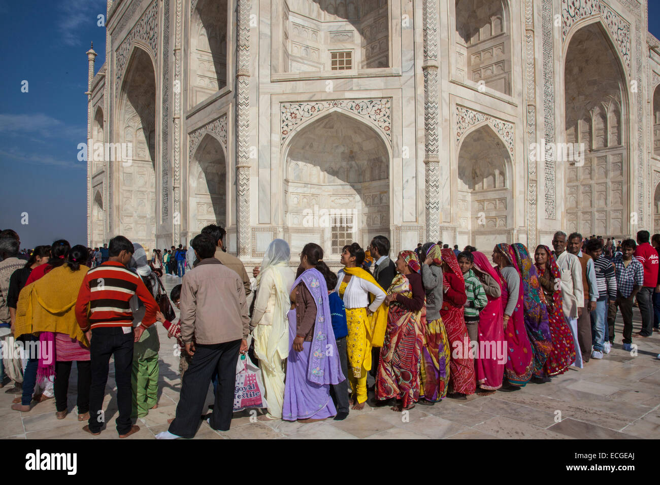 Indian tourists queuing at the Taj Mahal, Agra, India Stock Photo - Alamy