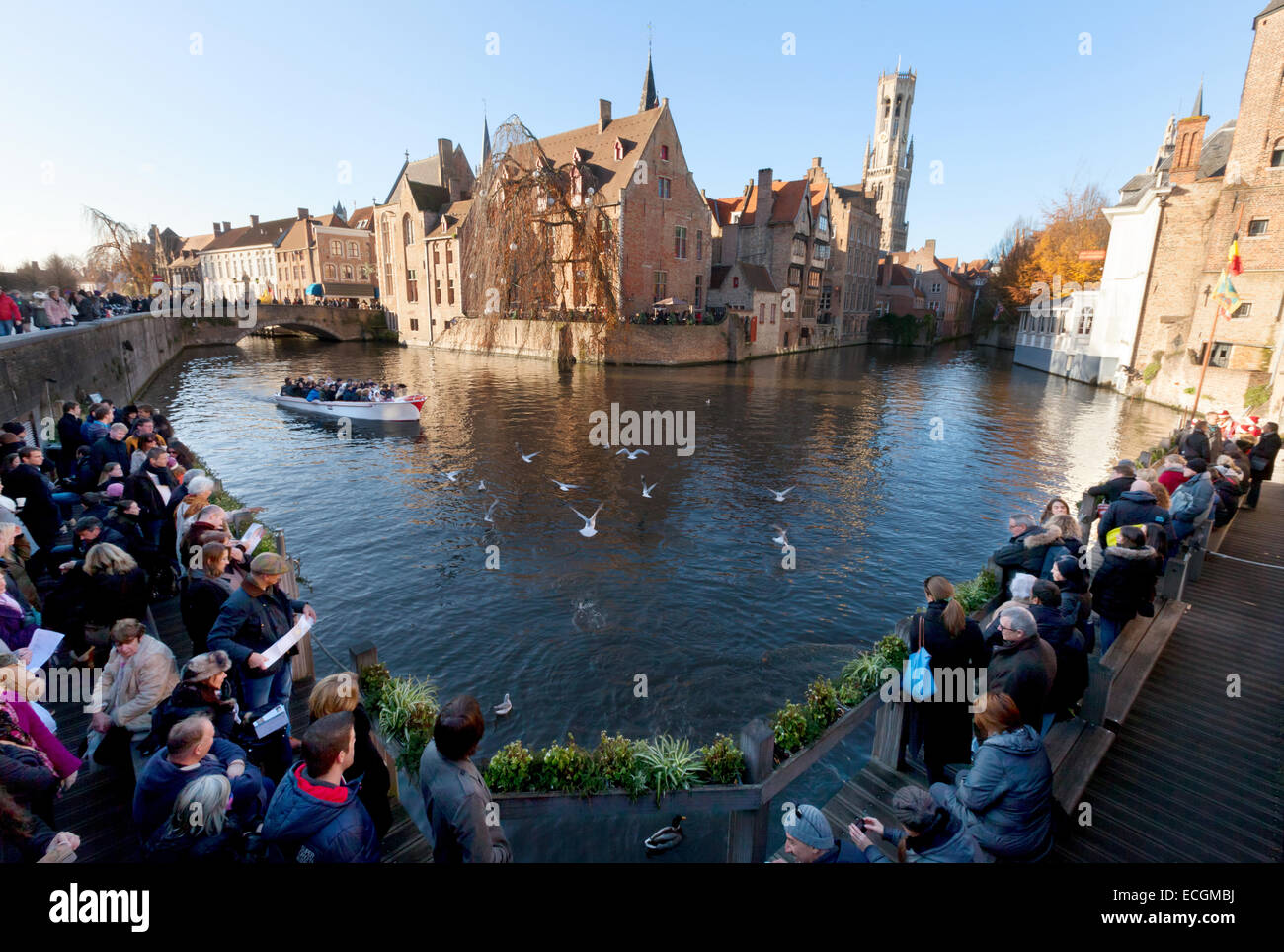Queue for ride hi-res stock photography and images - Alamy