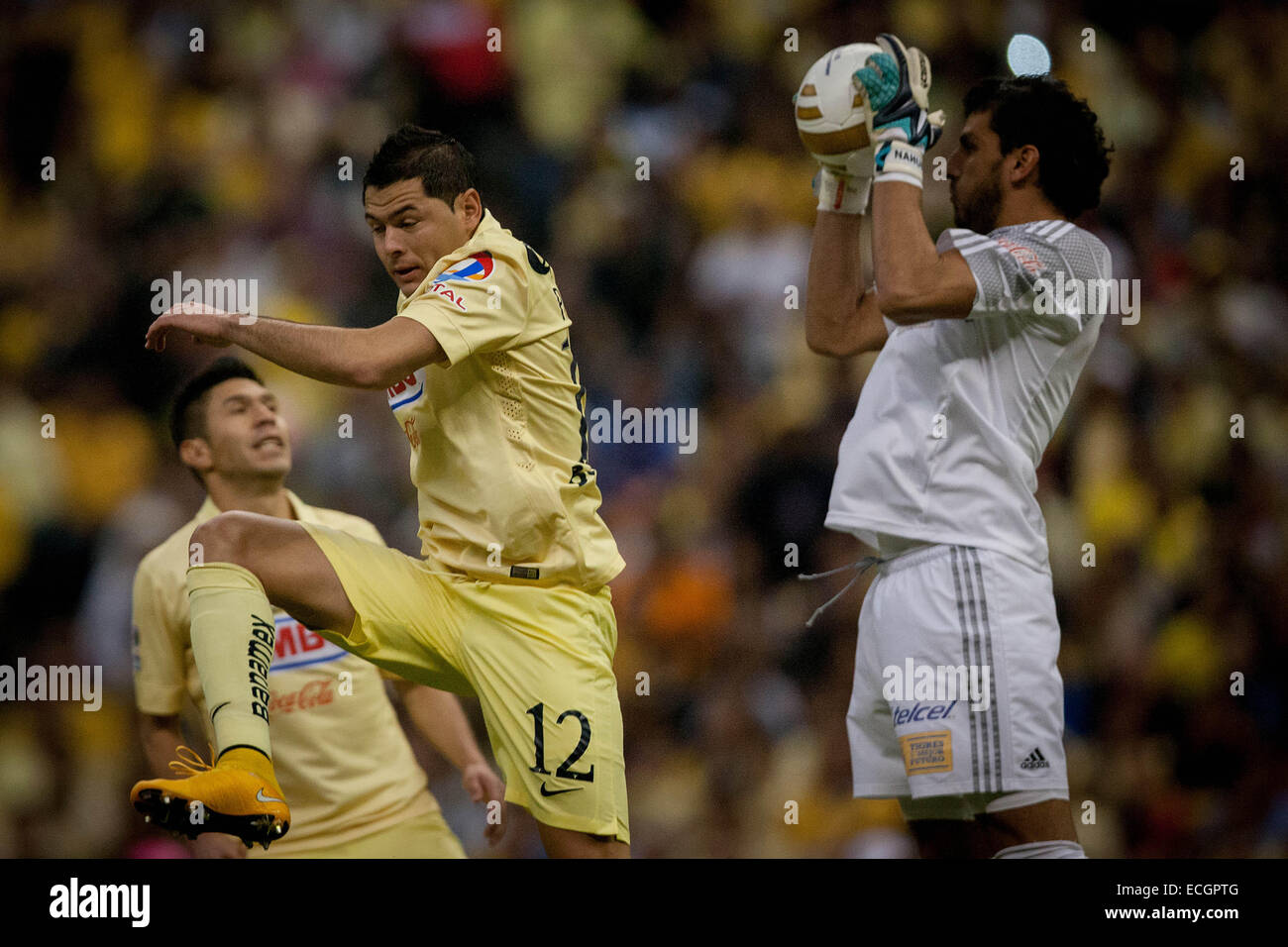 Mexico City, Mexico. 14th Dec, 2014. America's Pablo Aguilar (front L) vies with Tigres' goalkeeper Nahuen Guzman (R) during the return match of the Final of the 2014 Opening Tournmanet of the MX League in the Azteca Stadium in Mexico City, capital of Mexico, on Dec. 14, 2014. © David de la Paz/Xinhua/Alamy Live News Stock Photo