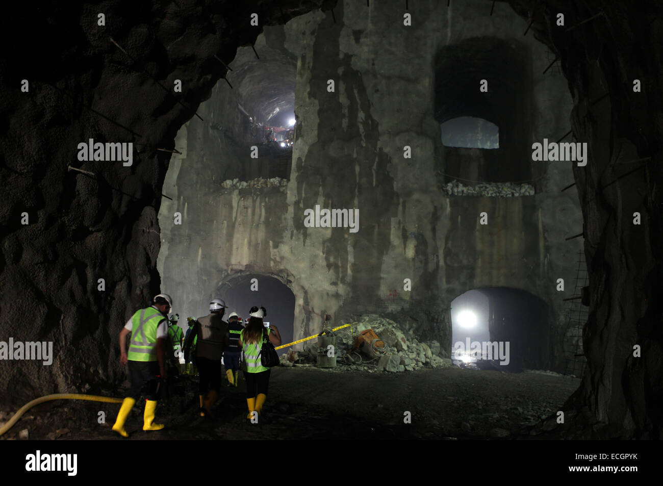 Sucumbios. 4th July, 2013. File photo taken on July 4, 2013 shows workers working at the hydroelectric plant Coca Codo Sinclair in Sucumbois province of Ecuador. A tunnel collapse in a Chinese hydroelectric plant in Ecuador's Amazonian region Saturday night killed 13 workers, including three Chinese and 10 Ecuadorians, and injured another 12. Coca Codo Sinclair, the largest hydroelectric plant project in Ecuador, is constructed by Chinese company Sinohydro starting from 2010. It is expected that the plant will begin operation in 2016. © Santiago Armas/Xinhua/Alamy Live News Stock Photo