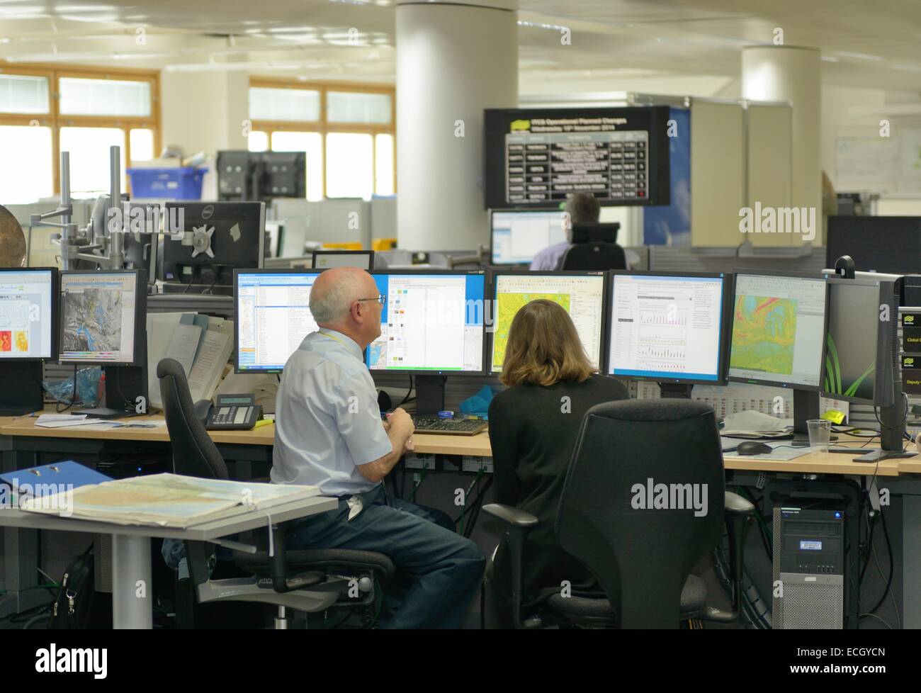 UK Met Office - staff working in the  general weather forcasting opperations centre Stock Photo