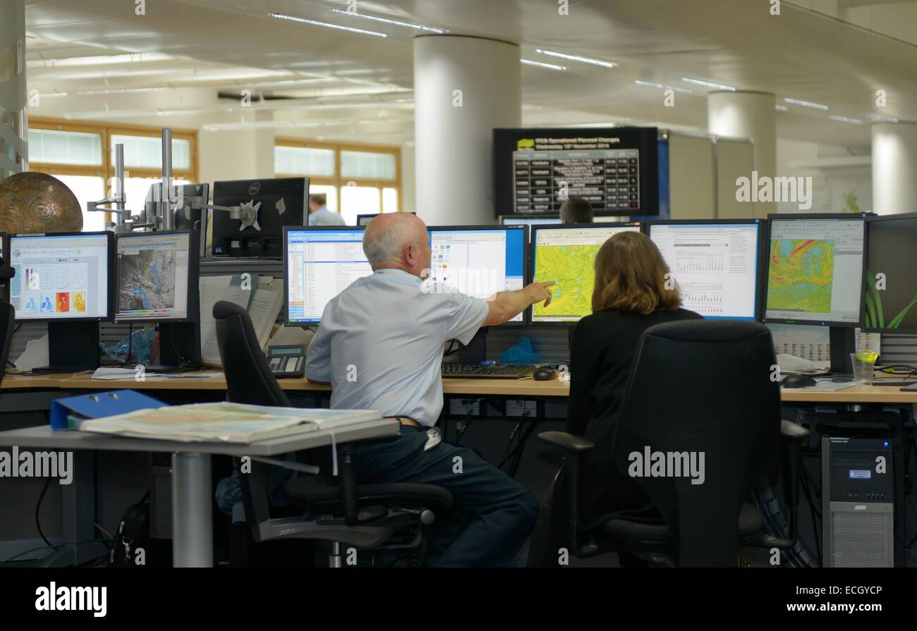 UK Met Office - staff working in the  general weather forecasting operations centre Stock Photo