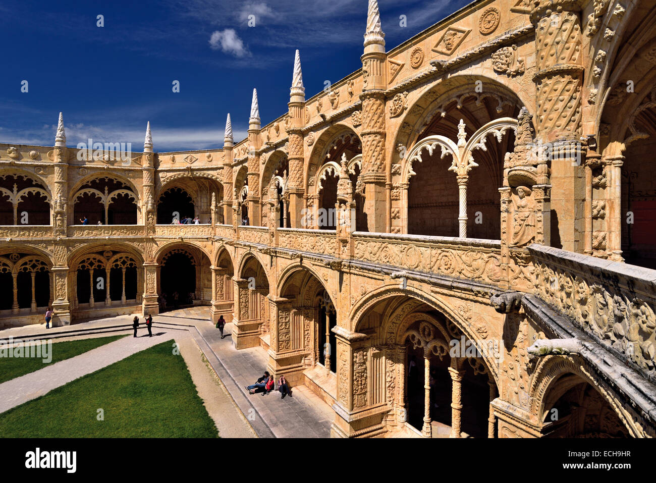 Portugal, Lisbon: Partial view of the patio and cloister in the Monastery of Jeronimos Stock Photo