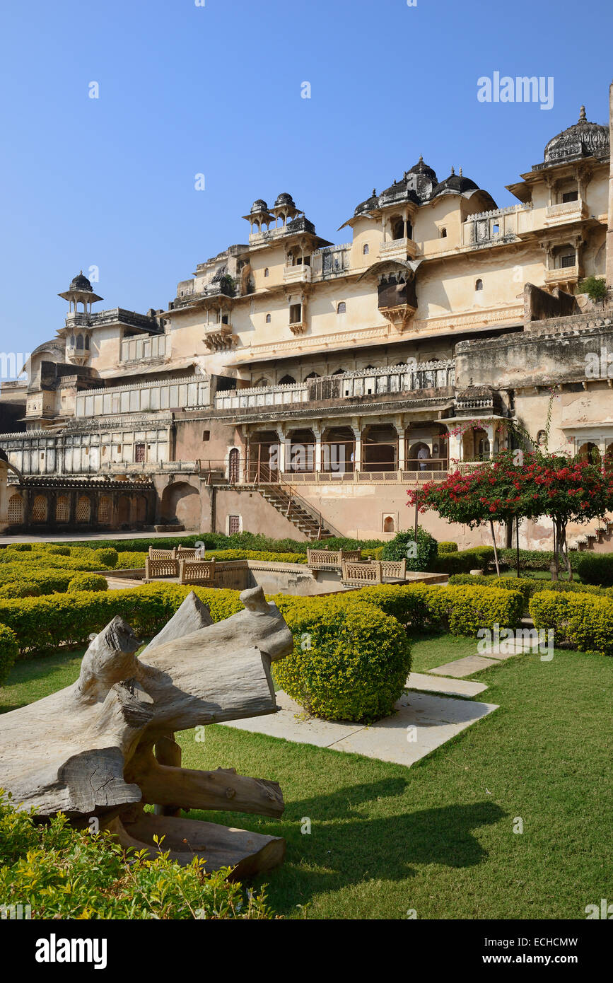 India, Rajasthan, Mewar Region, village of Bundi, Chitrasala garden at the Garth Palace Stock Photo