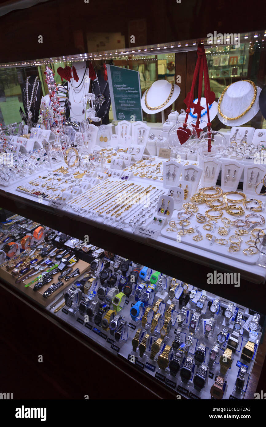 Jewelery shop at night hi res stock photography and images Alamy