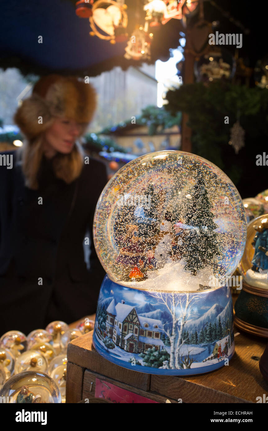 Snow globes hires stock photography and images Alamy