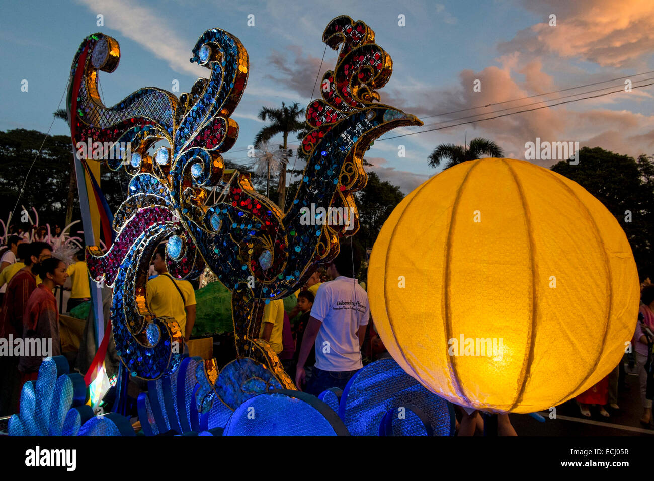 One of the most colorful entry during the University of the Philippines lantern parade is the Sarimanok, a legendary for the Maranaos. © Mark Z. Saludes/Pacific Press/Alamy Live News Stock Photo
