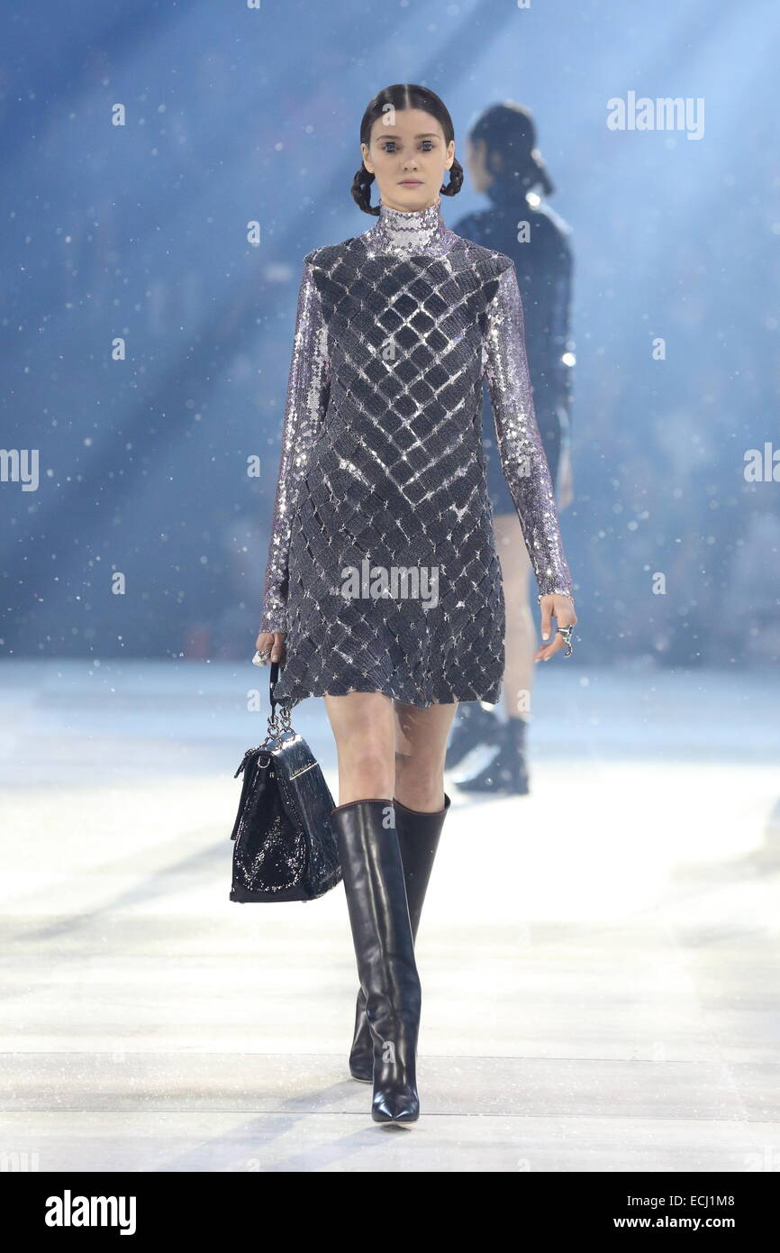 Esprit Dior Tokyo 2015 Fashion Show, Dec 11, 2014 : A model walk runway in 'Esprit  Dior Tokyo 2015' Fashin show at Kokugikan Tokyo Japan on 11 Dec 2014 Stock  Photo - Alamy