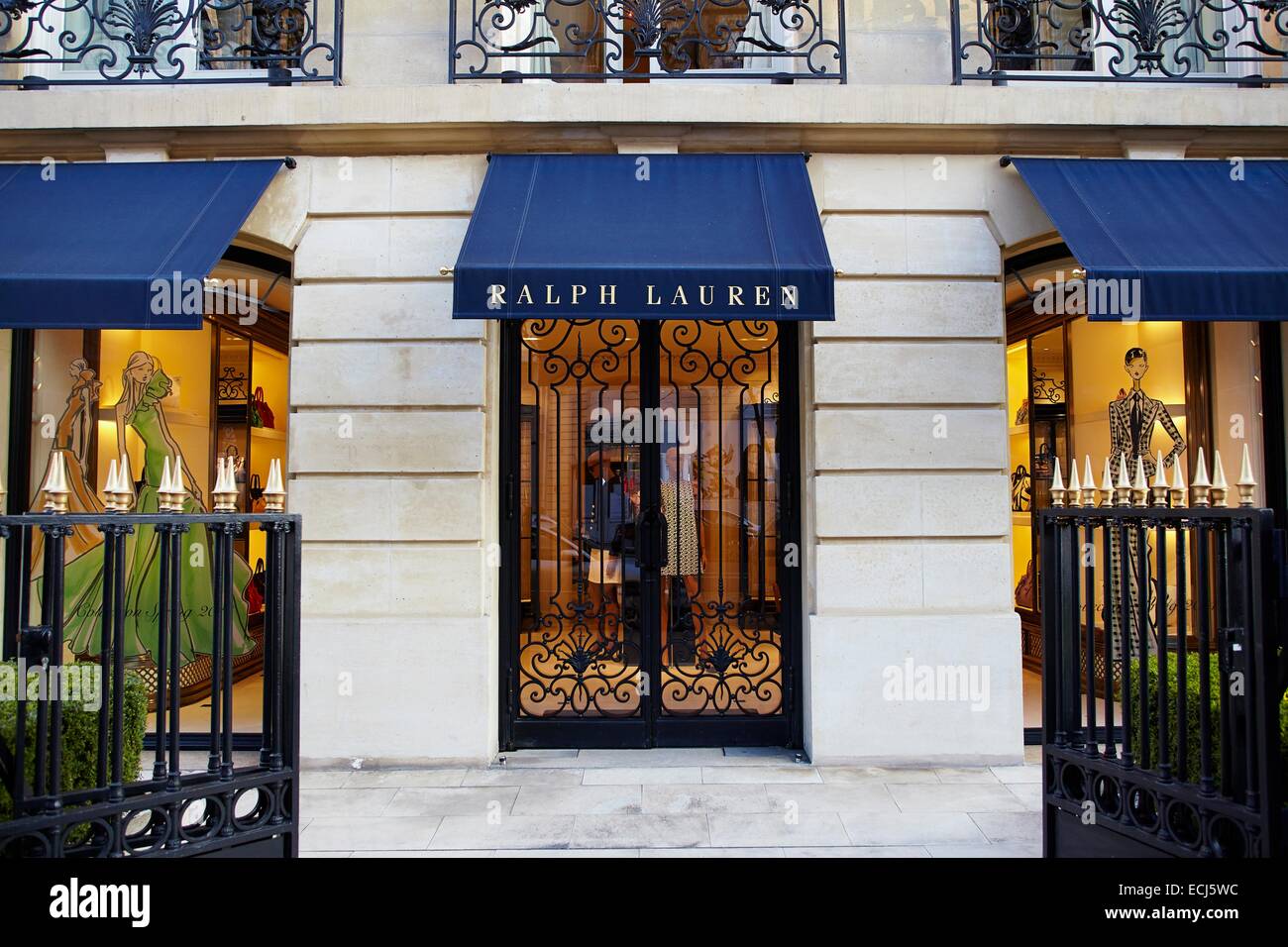 France, Paris, Luxury shops on Montaigne Avenue, Ralph Lauren Stock ...