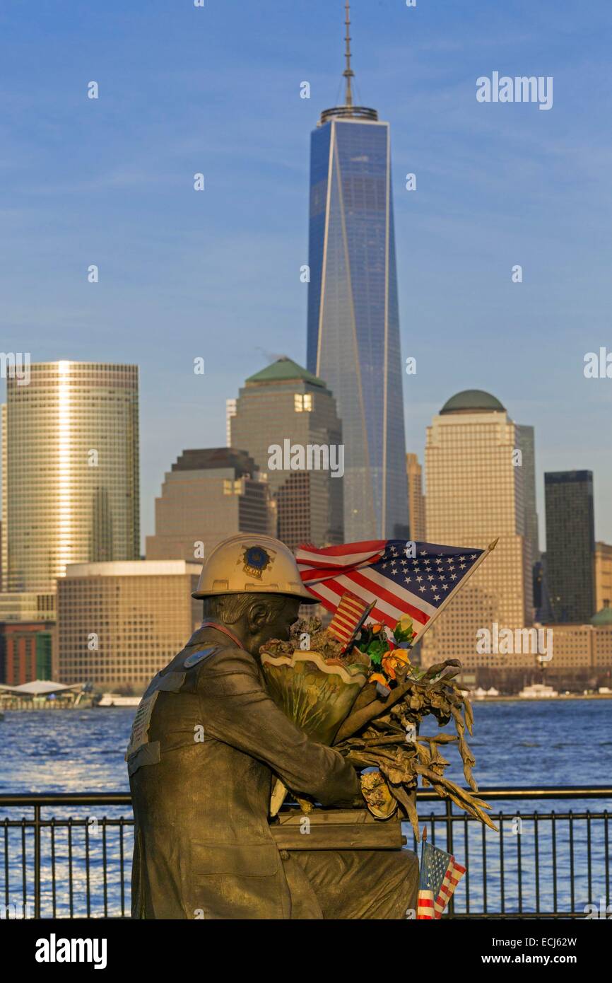 United States, New York City, Manhattan, downtown and the new tower One World Trade Center, seen from the waterfront of Jersey City and the Paulus Hook neighborhood, monument commemorating the attack of September 11, 2001 Stock Photo