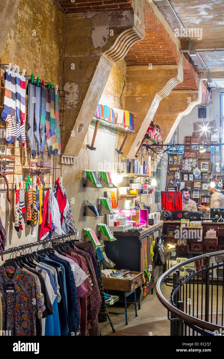 Italy, Emilia Romagna, Bologna, Via delle Moline store The Ferramenta,  concept store selling glasses, clothing, books, bicycles, fashion  accessories Stock Photo - Alamy