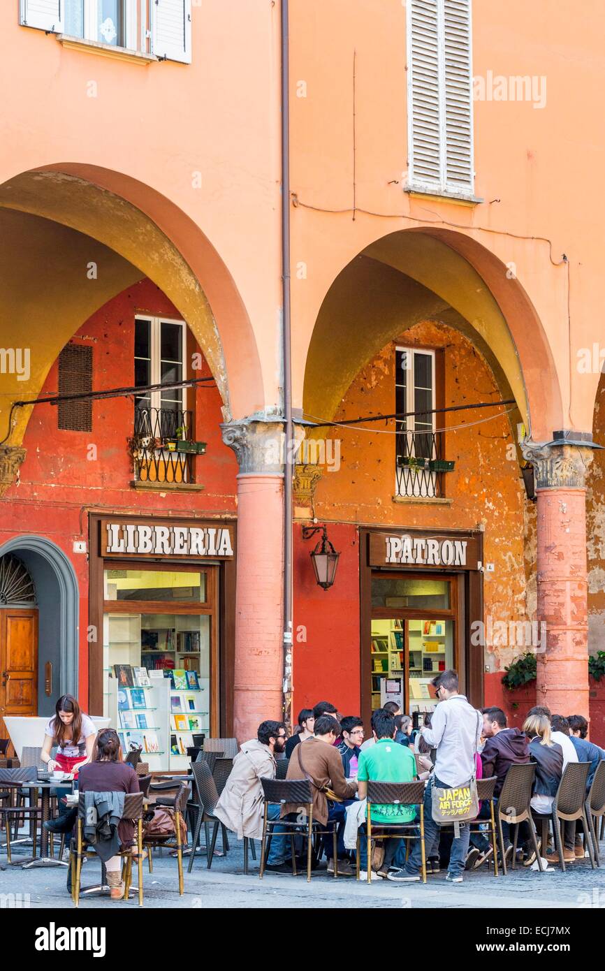 Italy, Emilia Romagna, Bologna, Piazza Giuseppe Verdi, cafe terrace Stock  Photo - Alamy