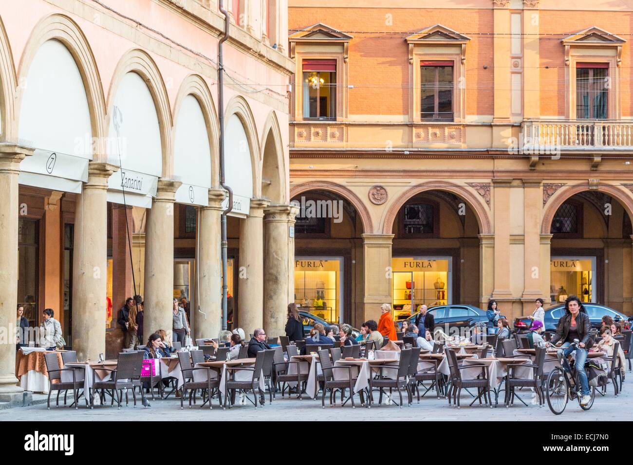 Italy, Emilia Romagna, Bologna, Piazza Galvani, Zanarini terrace cafe opened in 1930 Stock Photo
